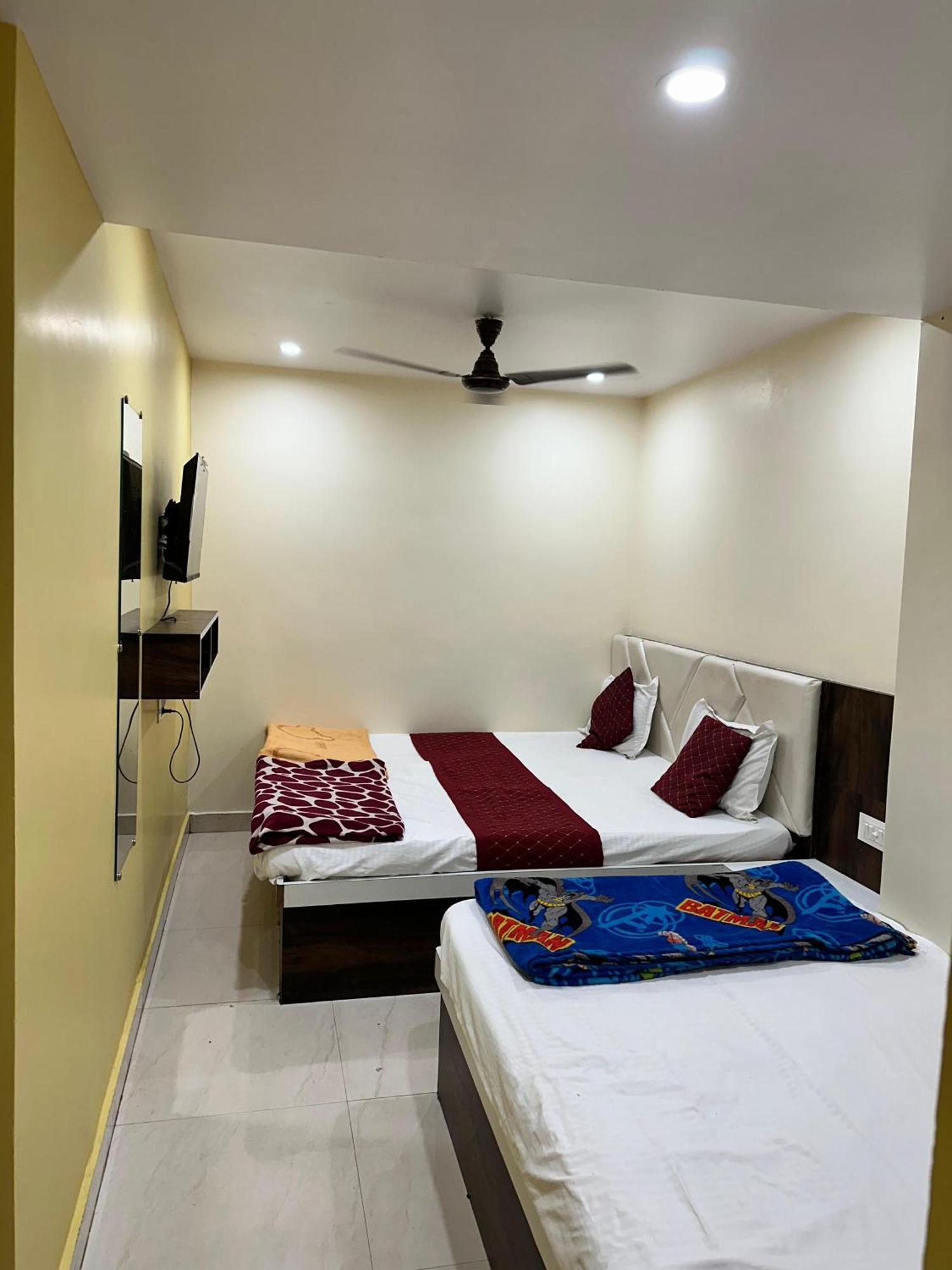 Cable Car Hotel Varanasi Exterior photo